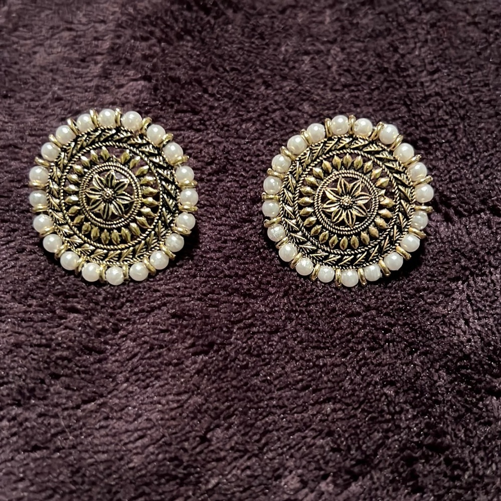 💗Small earring studs oxidized gold surrounded by faux pearls